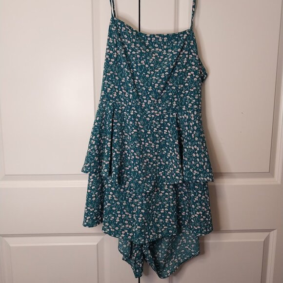 Shein Curve Flower Romper - Picture 1 of 7